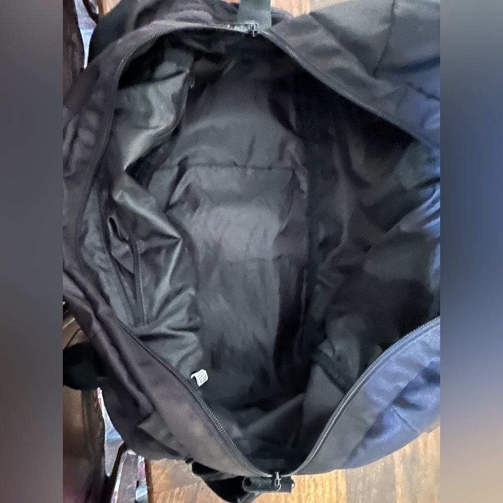 Under Armour Black Gym Bag Rouched Nylon - Picture 7 of 7